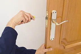 Lock Locksmith Tech Sarasota, FL 941-677-7276 - lock-changing
