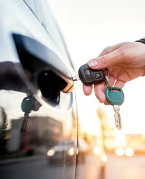 Lock Locksmith Tech Sarasota, FL 941-677-7276 - unlock-car